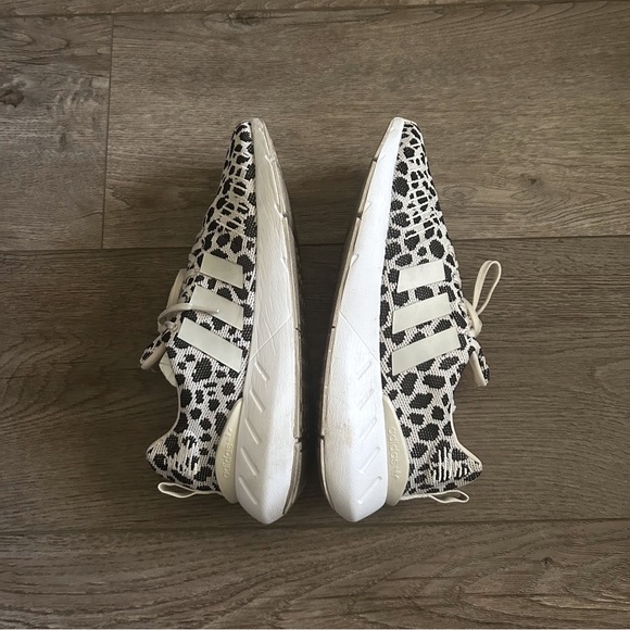 Women’s adidas Swift Run 22 Sneaker Shoes Size 9.5 - Picture 3 of 10